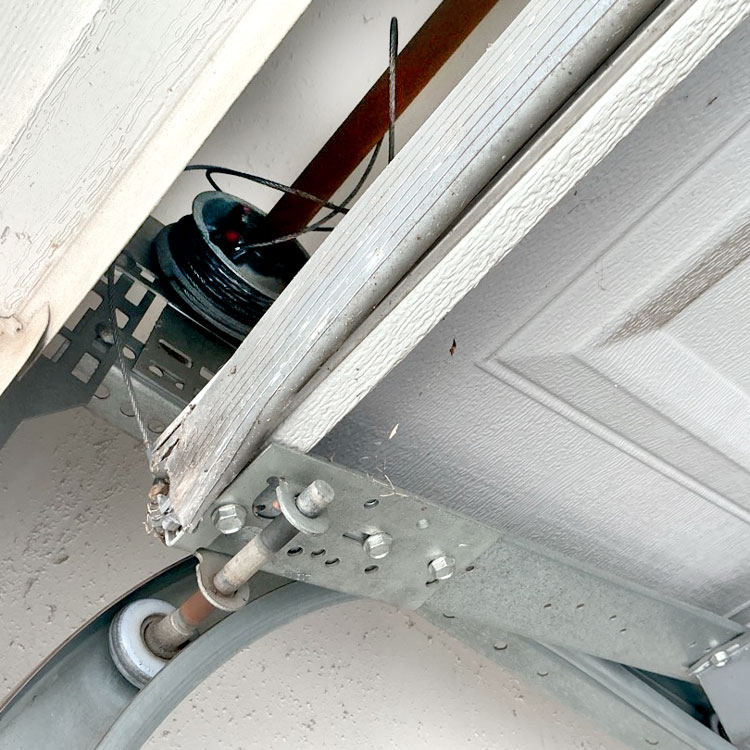Garage door lift cable off the drum before repair in Fort Worth, Texas.